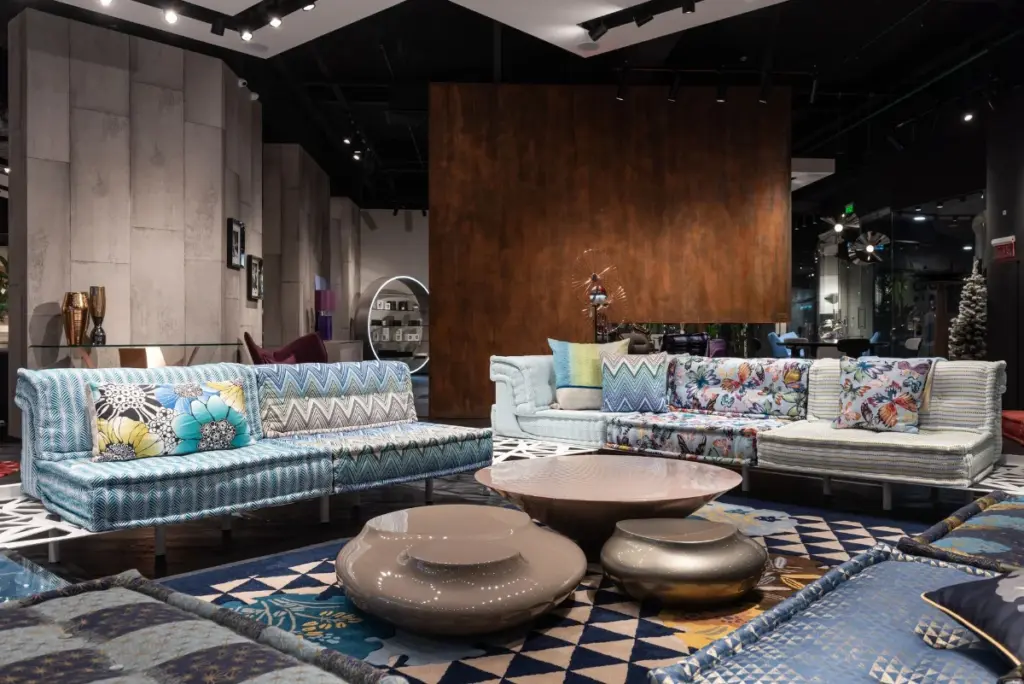 Sala de exhibición de muebles en tienda