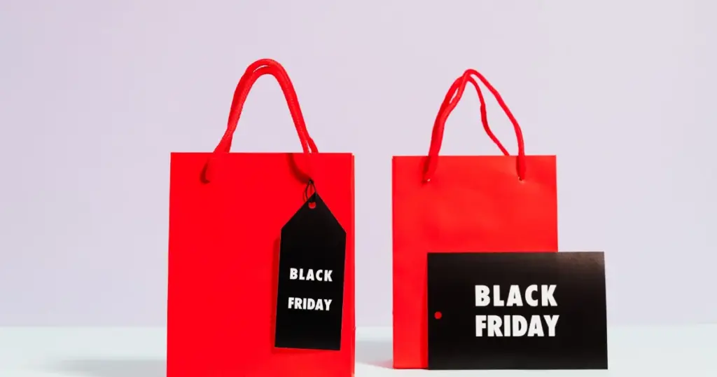 Bolsas de compras durante rebajas de Black Friday