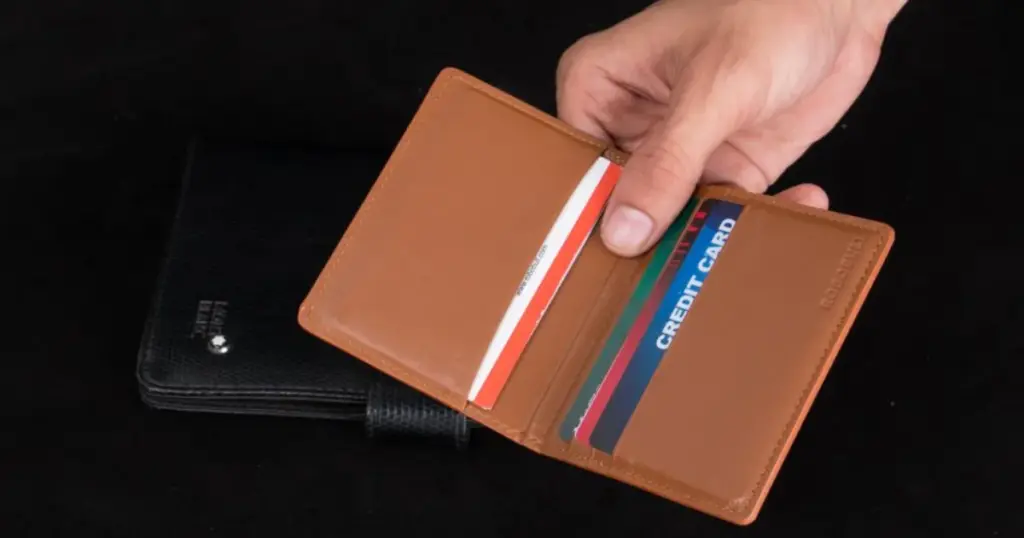 Billetera con tarjeta de crédito